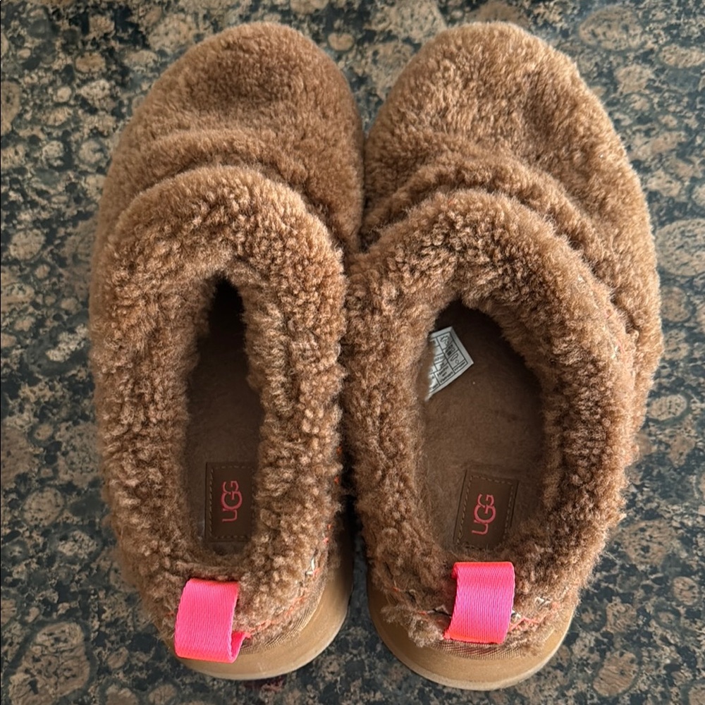 UGG women’s Fuzzy Tan Slippers with Pink Accent